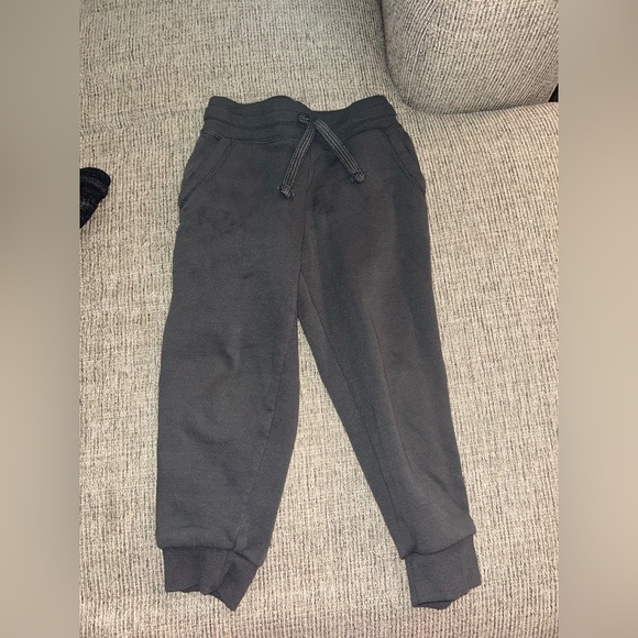 Lot of 5 pairs of sweatpants for kids size 3t - Picture 8 of 11